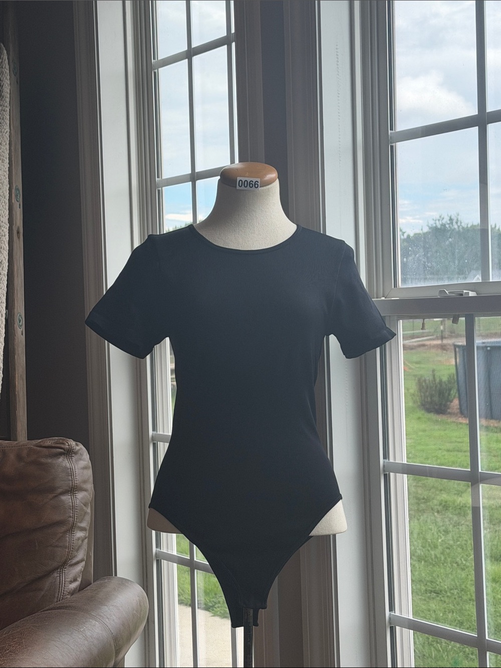 Women's Black Short-Sleeve Bodysuit - Sleek Everyday Fit